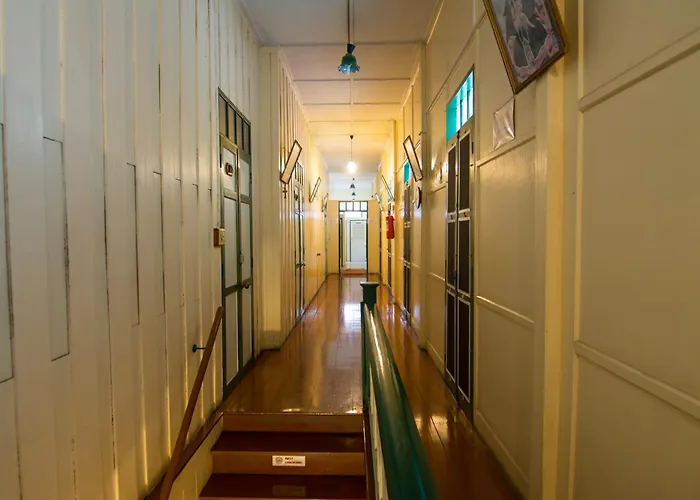 Samsen Sam Place 방콕