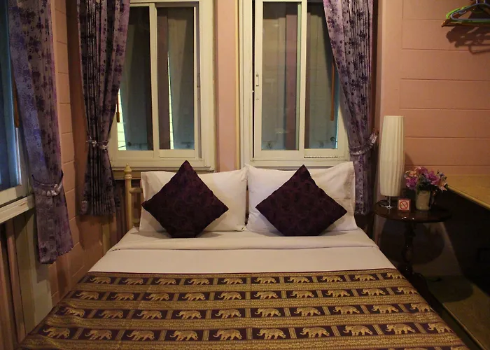 Samsen Sam Place * 방콕