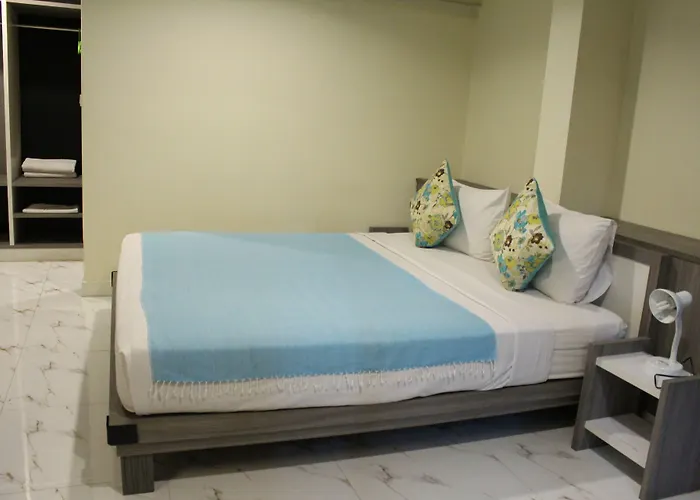 Samsen Sam Place 홈스테이 방콕