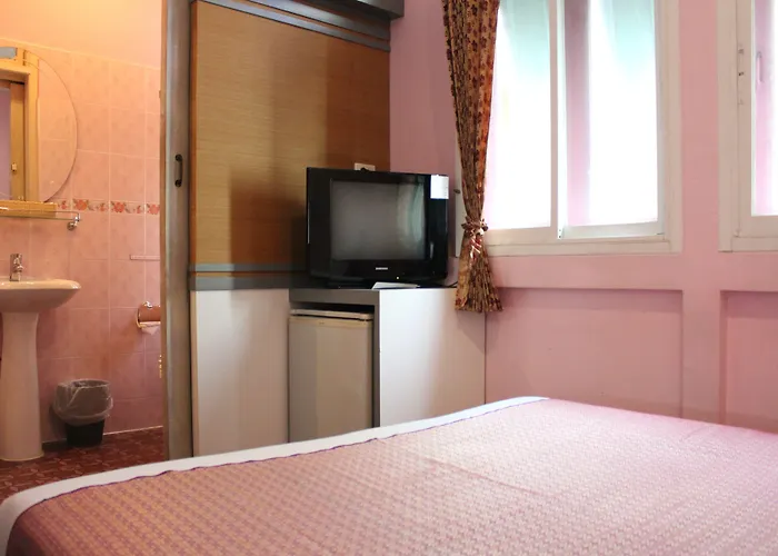 Samsen Sam Place *