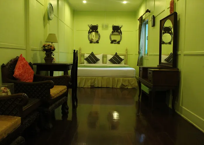 홈스테이 Samsen Sam Place 방콕
