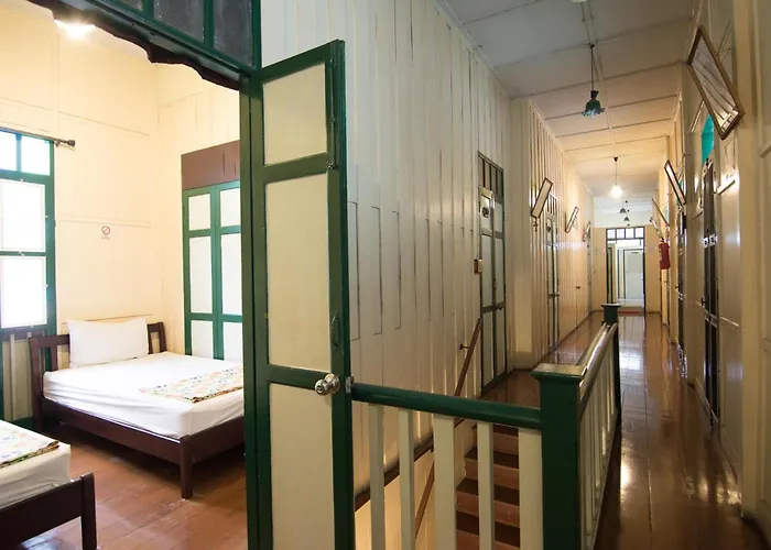 홈스테이 Samsen Sam Place 방콕